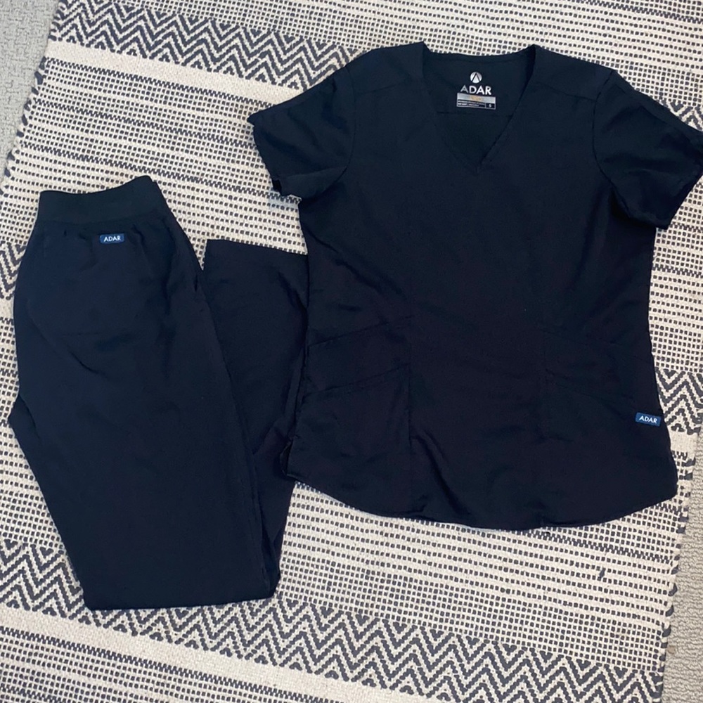Scrub set